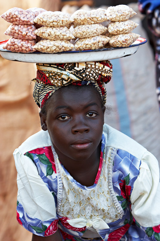 47   Selling peanuts Mopti